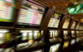 Antarmuka mobile yang dioptimalkan untuk layar kecil Antarmuka mobile The Great Icescape di pokermaya